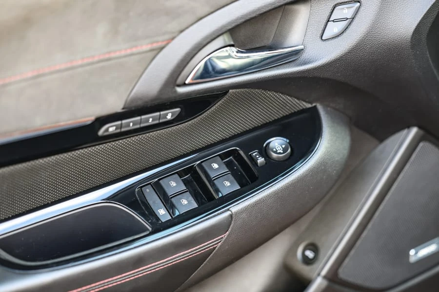 2017 Chevrolet SS - Image 28 of 31