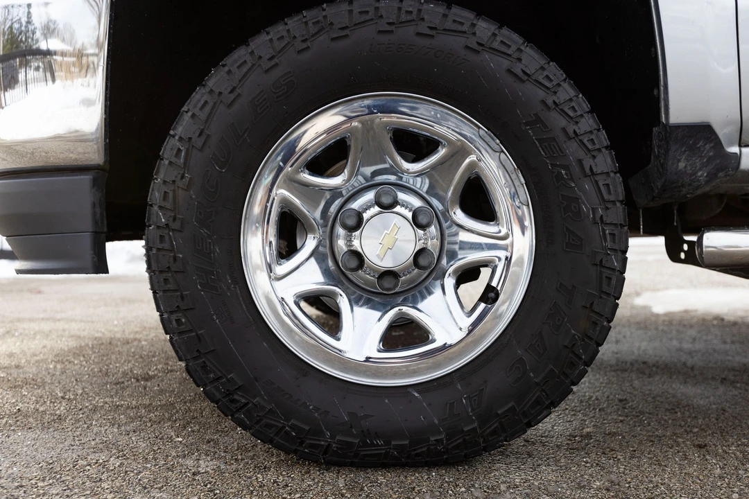 2017 Chevrolet Silverado 2nd Gen - Image 5 of 12
