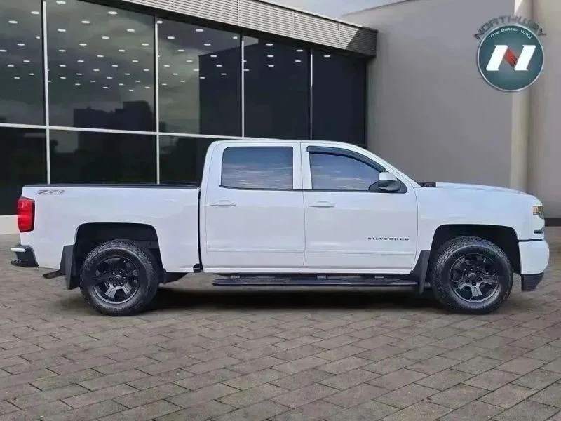 2017 Chevrolet Silverado 3rd Gen - Image 6 of 12