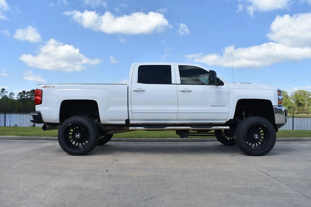 2017 Chevrolet Silverado Heavy Duty 3rd Gen - Image 3 of 21