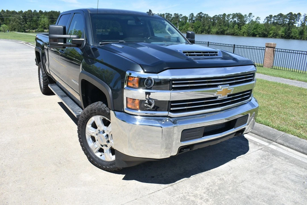 2017 Chevrolet Silverado Heavy Duty 3rd Gen - Image 2 of 21
