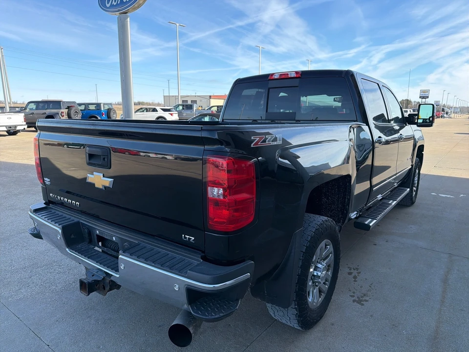 2017 Chevrolet Silverado Heavy Duty 3rd Gen - Image 6 of 12