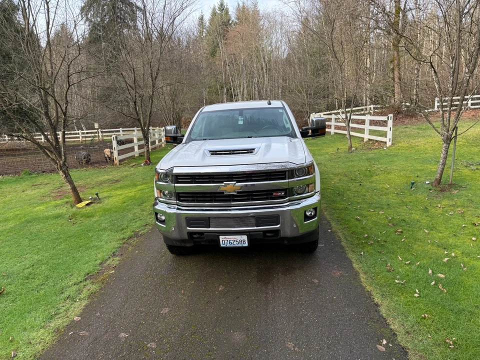 2017 Chevrolet Silverado Heavy Duty 2nd Gen - Image 2 of 21