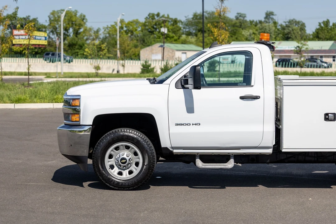 2017 Chevrolet Silverado Heavy Duty 3rd Gen - Image 5 of 31