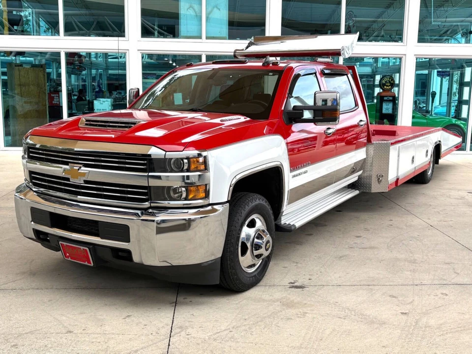 2017 Chevrolet Silverado Heavy Duty 3rd Gen - Image 2 of 31