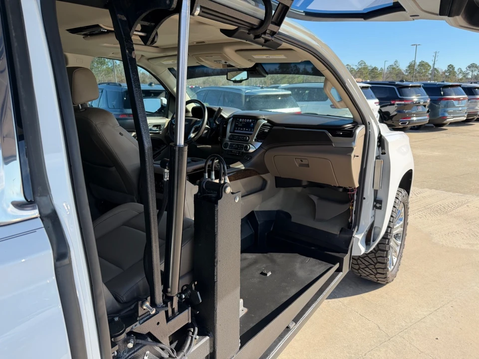2017 Chevrolet Suburban 12th Gen - Image 9 of 21