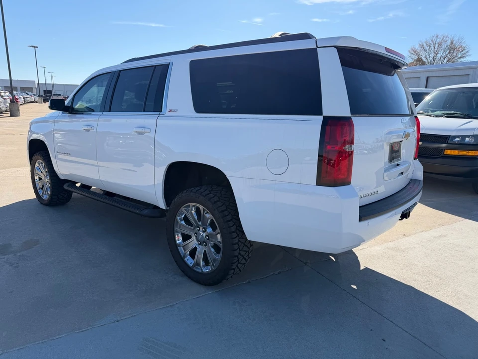 2017 Chevrolet Suburban 12th Gen - Image 4 of 21