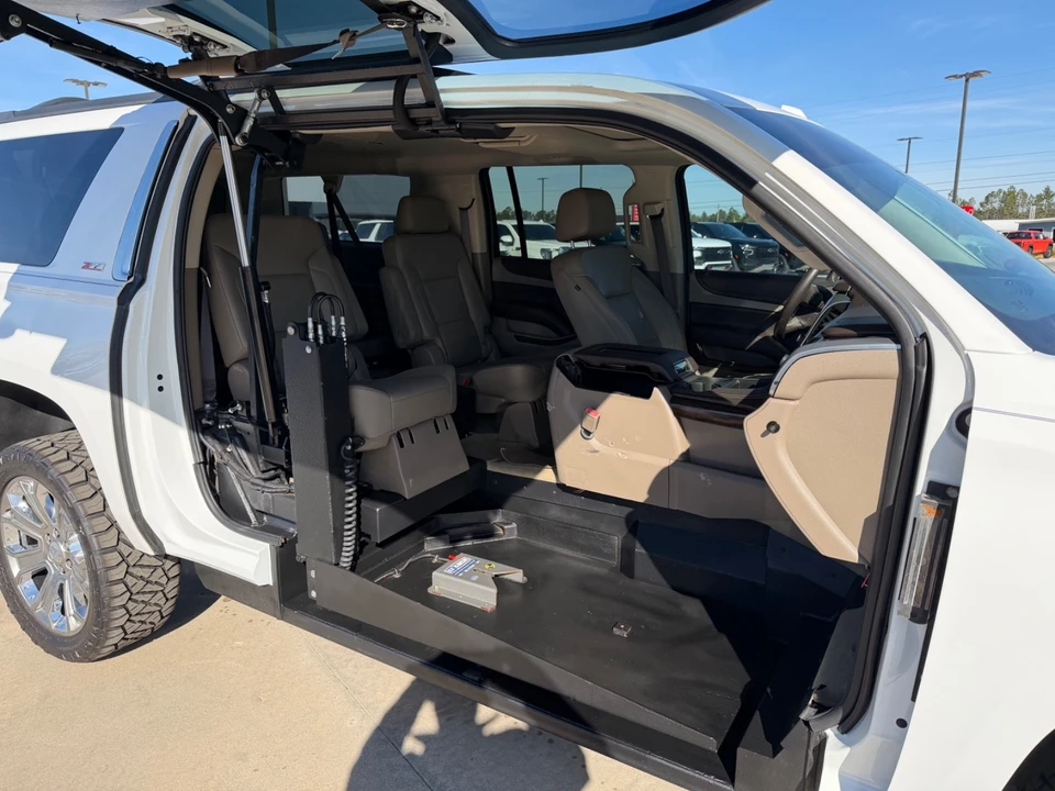 2017 Chevrolet Suburban 12th Gen - Image 8 of 21