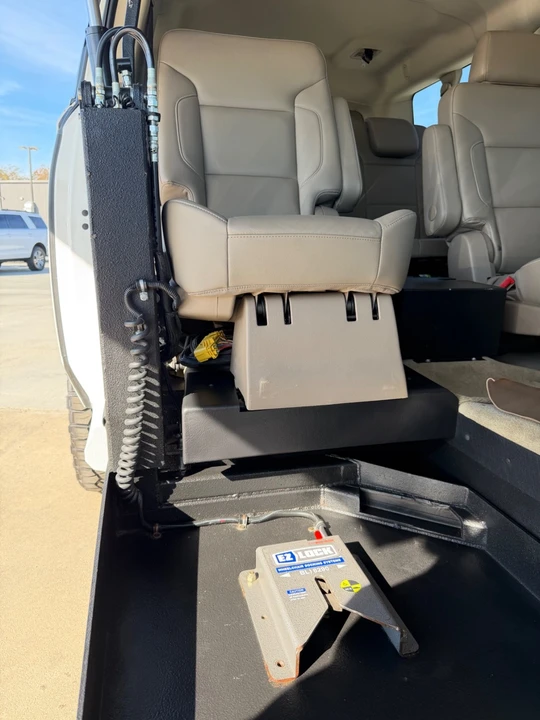 2017 Chevrolet Suburban 12th Gen - Image 15 of 21