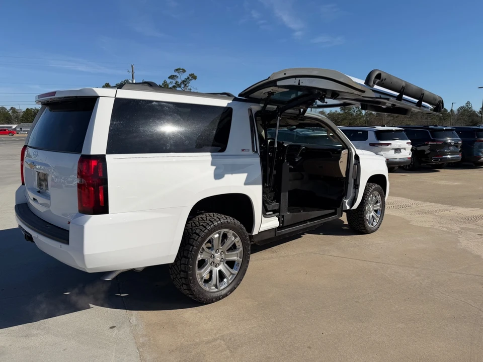 2017 Chevrolet Suburban 12th Gen - Image 10 of 21