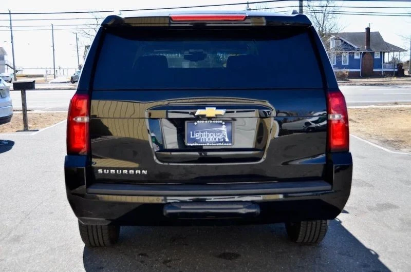 2017 Chevrolet Suburban 11th Gen - Image 8 of 12