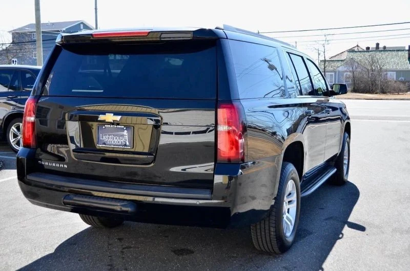 2017 Chevrolet Suburban 11th Gen - Image 9 of 12