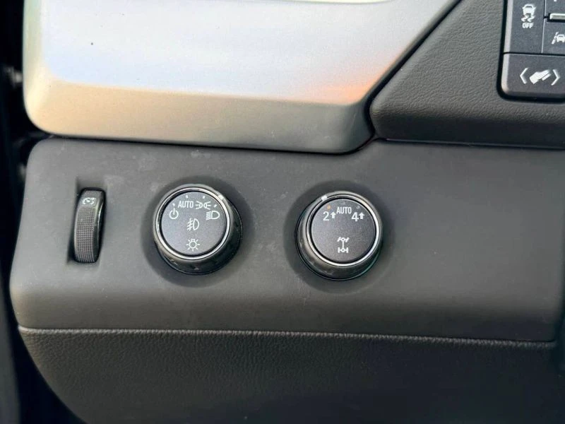 2017 Chevrolet Suburban 11th Gen - Image 5 of 12