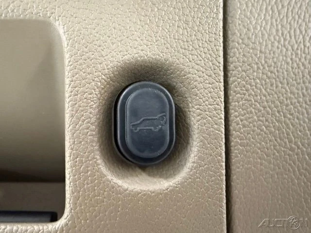 2017 Chevrolet Suburban 11th Gen - Image 9 of 12