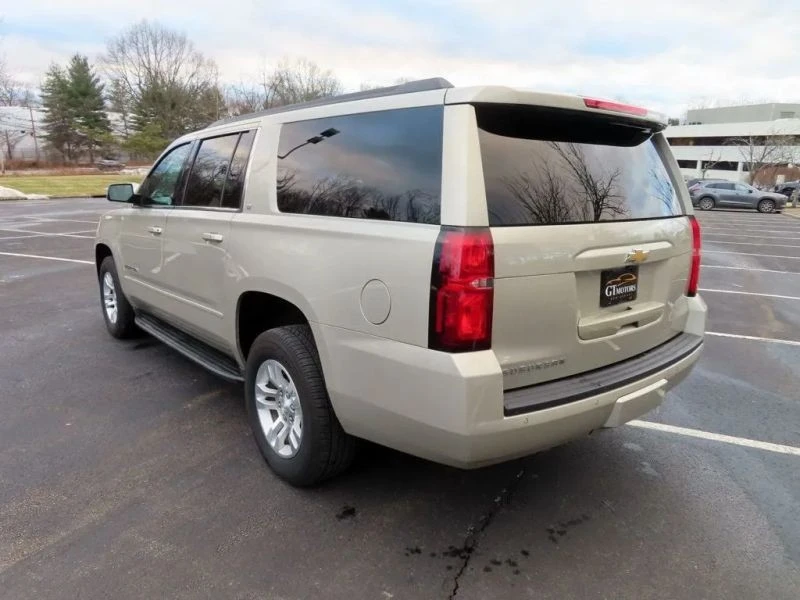 2017 Chevrolet Suburban 11th Gen - Image 10 of 12