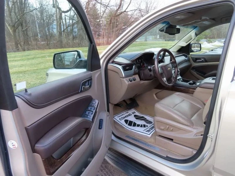 2017 Chevrolet Suburban 11th Gen - Image 5 of 12