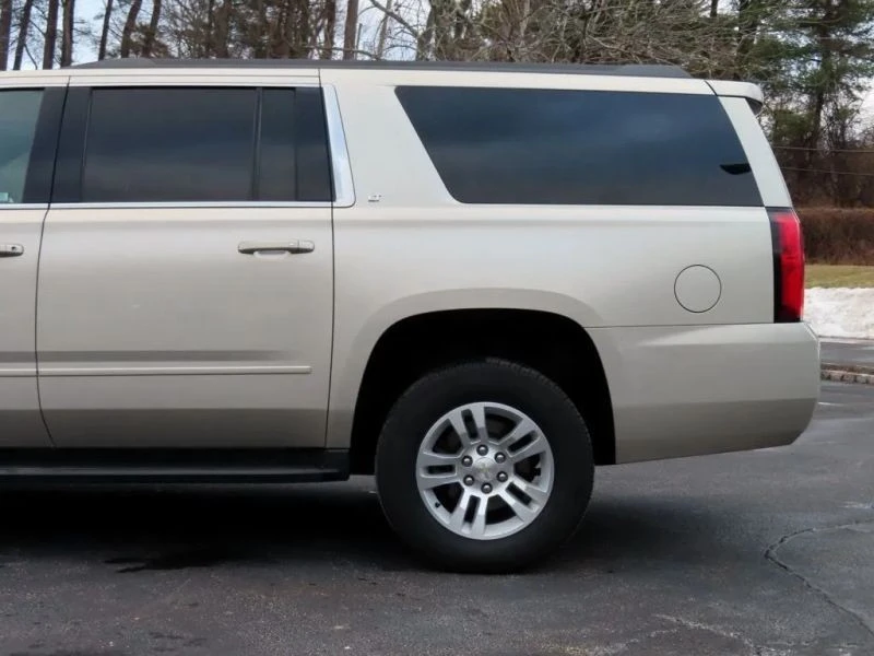 2017 Chevrolet Suburban 11th Gen - Image 9 of 12
