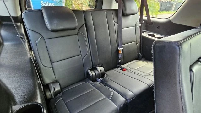 2017 Chevrolet Suburban 11th Gen - Image 17 of 21