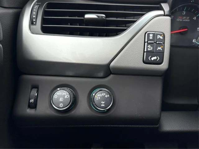 2017 Chevrolet Suburban 12th Gen - Image 18 of 21