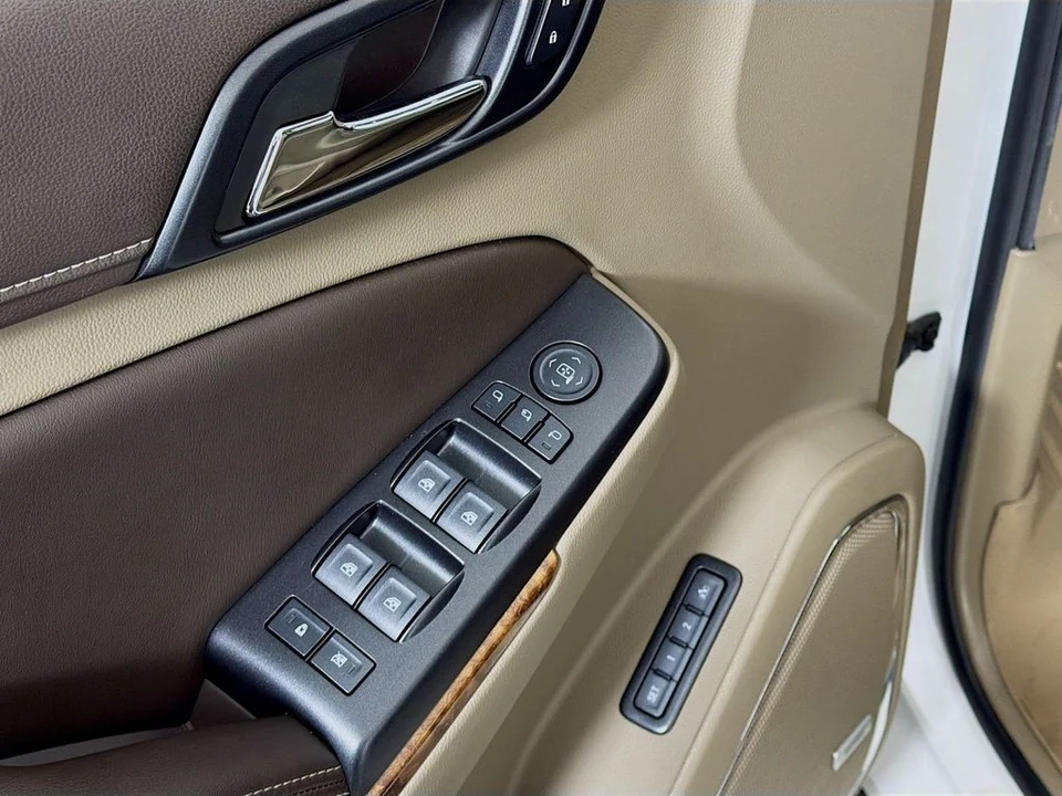 2017 Chevrolet Suburban 11th Gen - Image 21 of 21