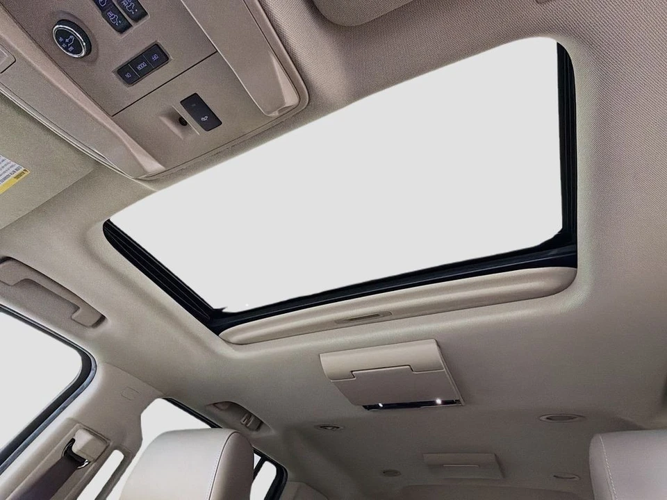 2017 Chevrolet Suburban 11th Gen - Image 15 of 21