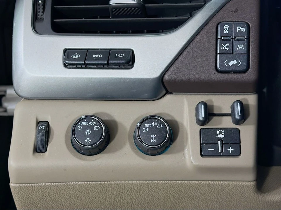 2017 Chevrolet Suburban 11th Gen - Image 11 of 21