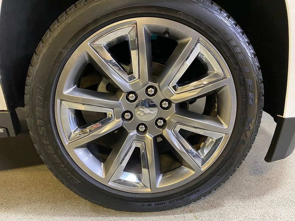2017 Chevrolet Suburban 11th Gen - Image 8 of 21