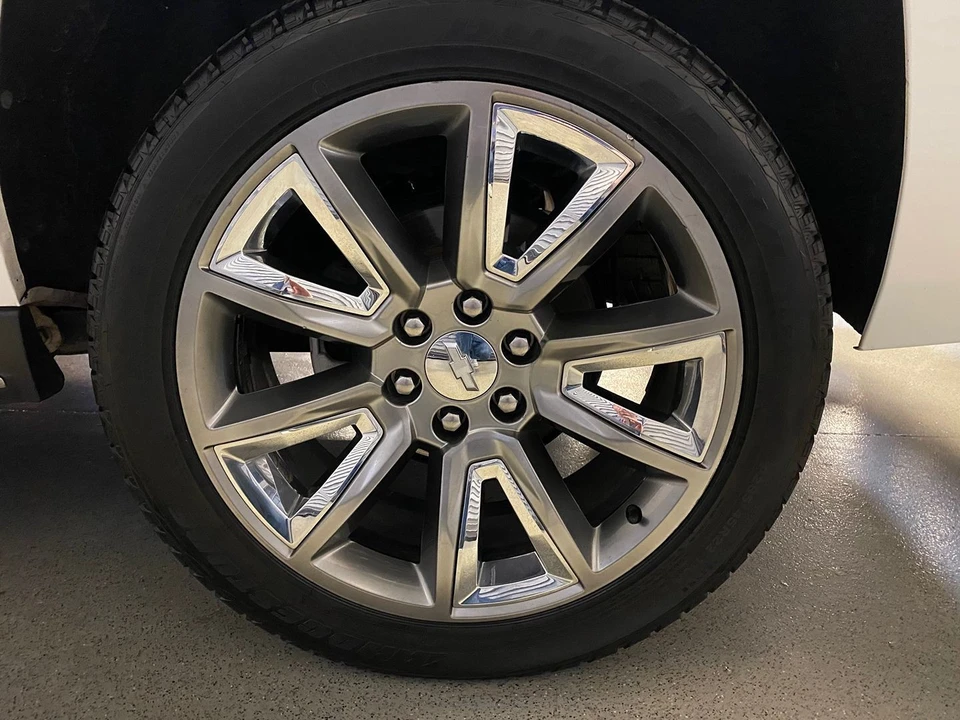 2017 Chevrolet Suburban 11th Gen - Image 15 of 21