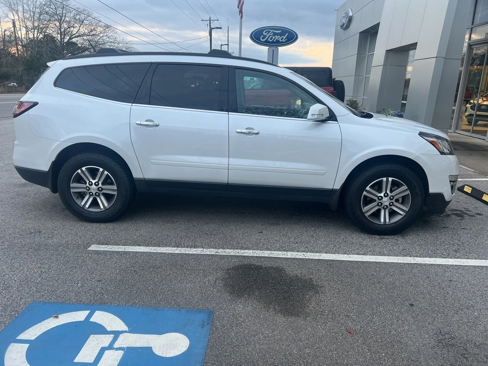 2017 Chevrolet Traverse - Image 4 of 10