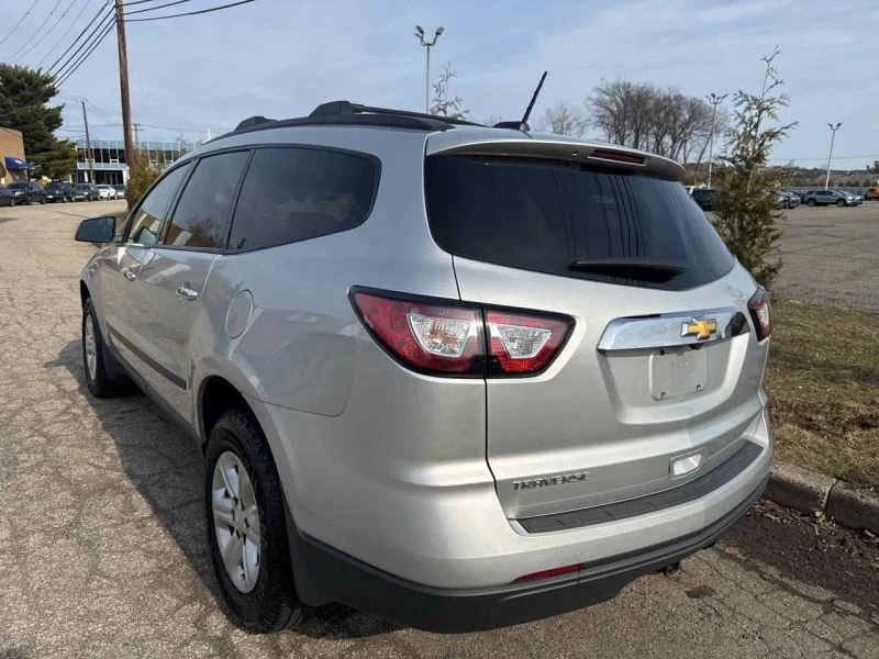 2017 Chevrolet Traverse - Image 4 of 12