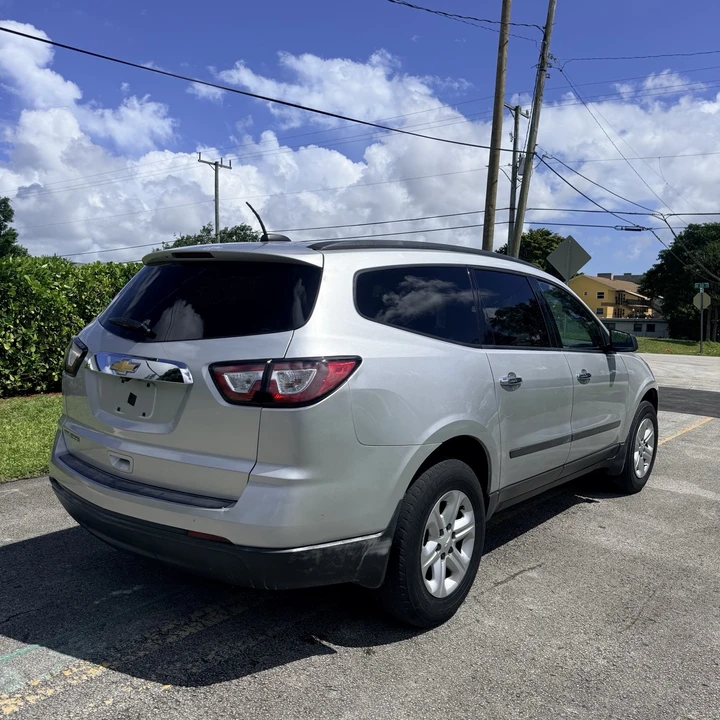 2017 Chevrolet Traverse - Image 6 of 15
