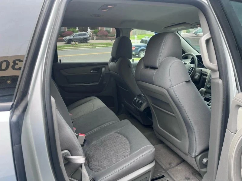 2017 Chevrolet Traverse - Image 10 of 12