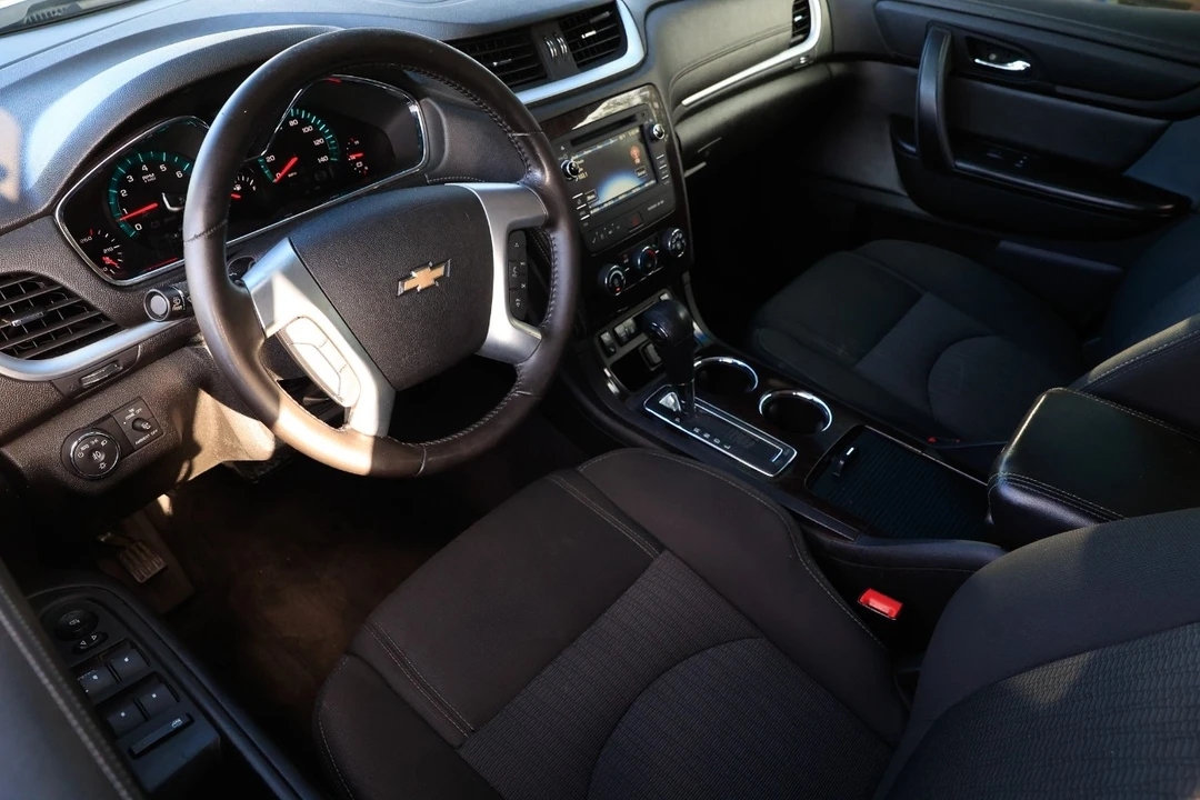 2017 Chevrolet Traverse - Image 4 of 12