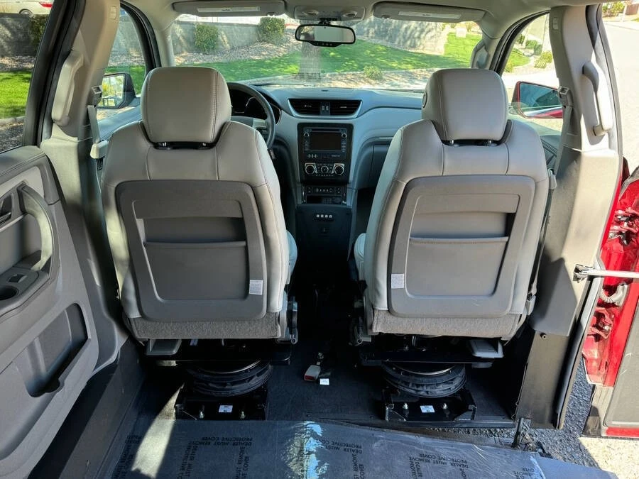 2017 Chevrolet Traverse - Image 8 of 15