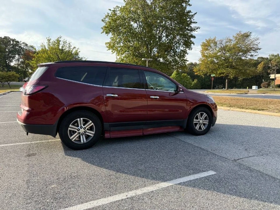 2017 Chevrolet Traverse - Image 5 of 15