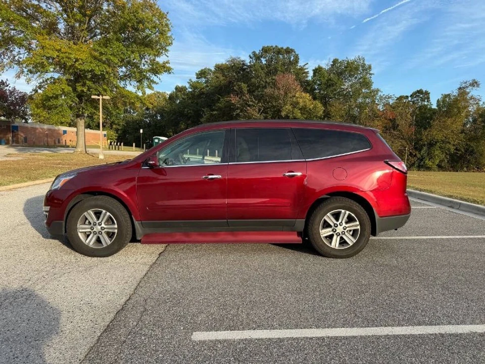 2017 Chevrolet Traverse - Image 2 of 15
