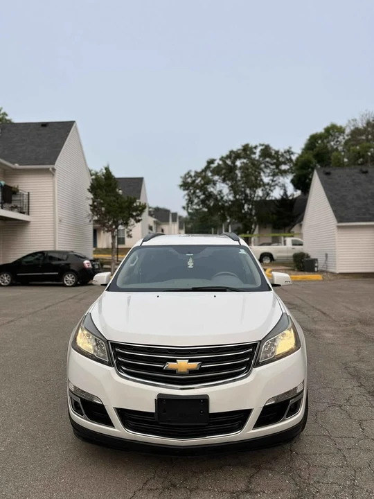 2017 Chevrolet Traverse - Image 2 of 17