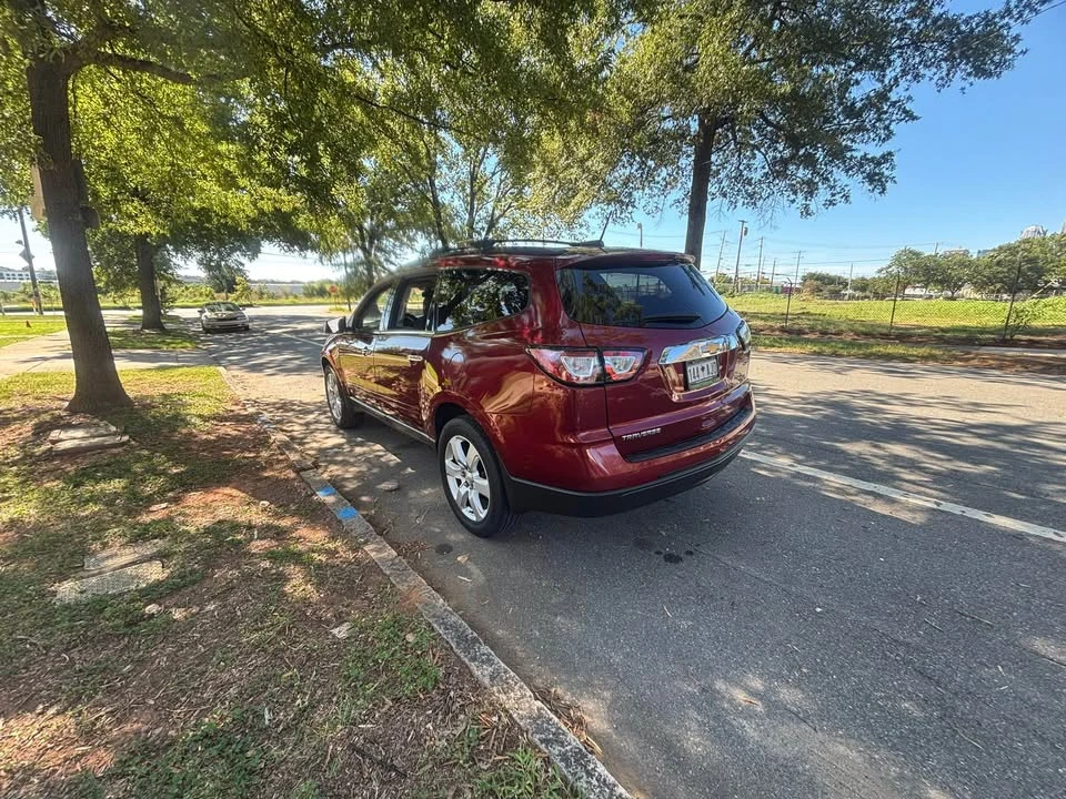 2017 Chevrolet Traverse - Image 2 of 8