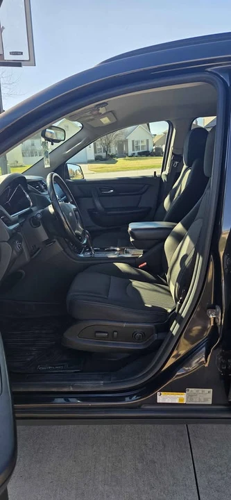 2017 Chevrolet Traverse - Image 2 of 8