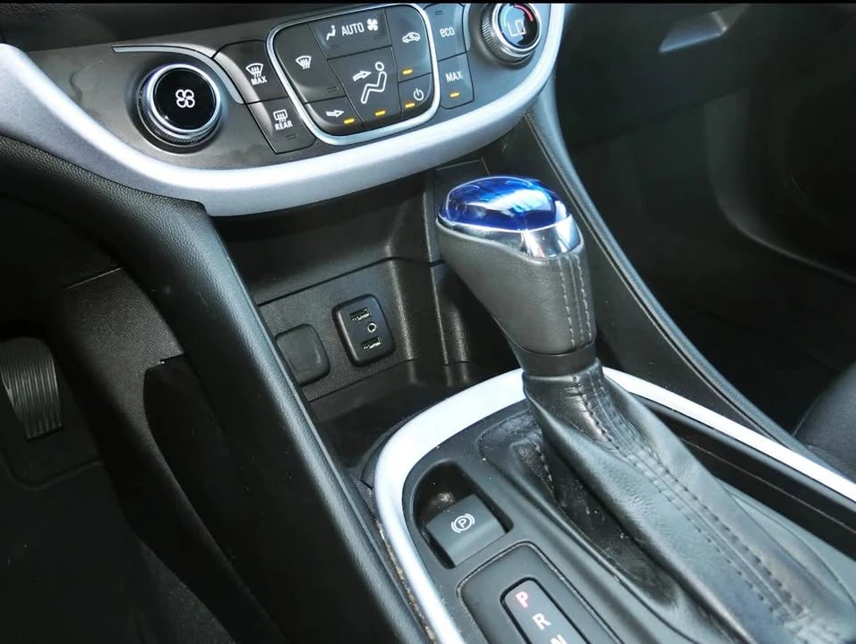 2017 Chevrolet Volt - Image 9 of 17