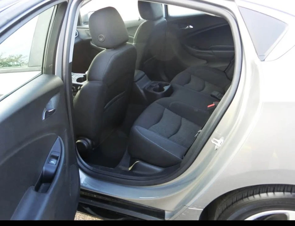 2017 Chevrolet Volt - Image 10 of 17