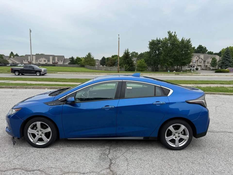 2017 Chevrolet Volt - Image 3 of 11