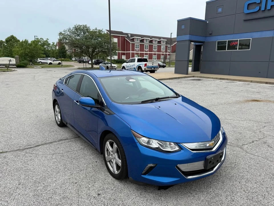 2017 Chevrolet Volt - Image 8 of 11