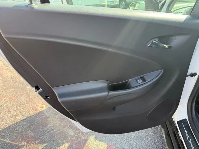 2017 Chevrolet Volt - Image 14 of 21