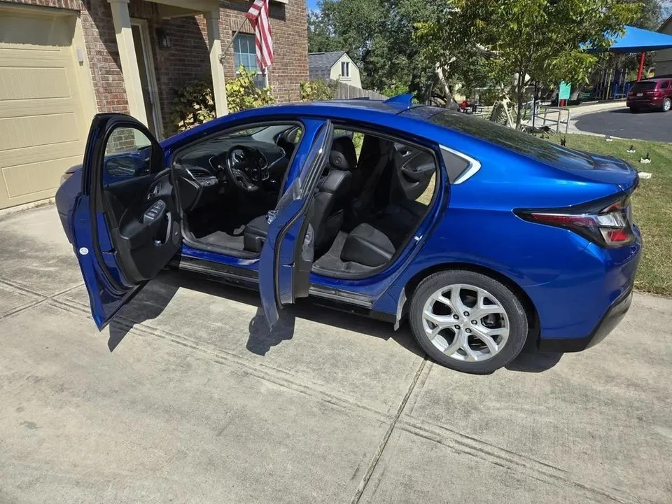 2017 Chevrolet Volt - Image 5 of 12