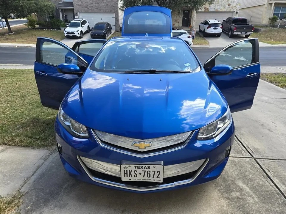 2017 Chevrolet Volt - Image 6 of 12
