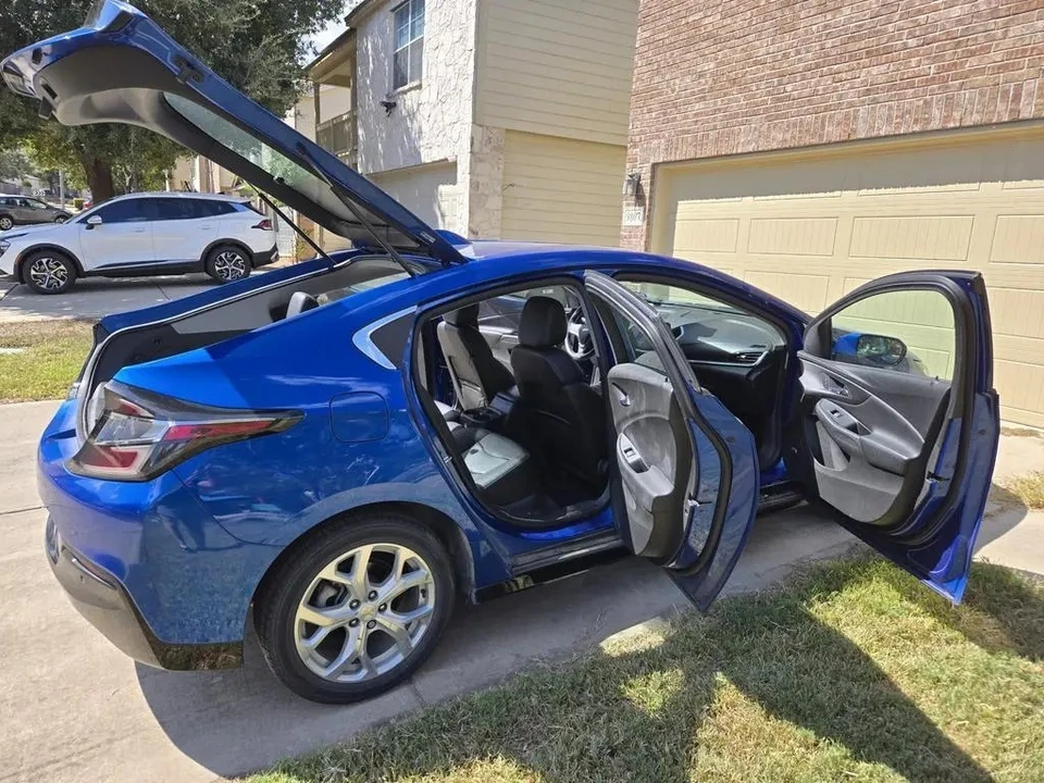 2017 Chevrolet Volt - Image 4 of 12