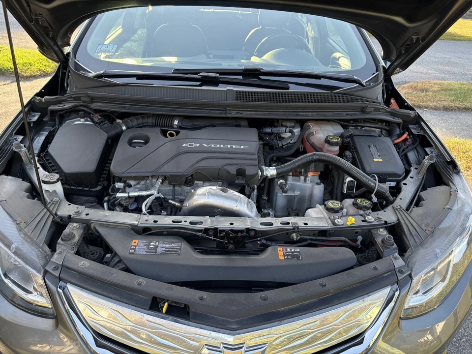 2017 Chevrolet Volt - Image 16 of 21