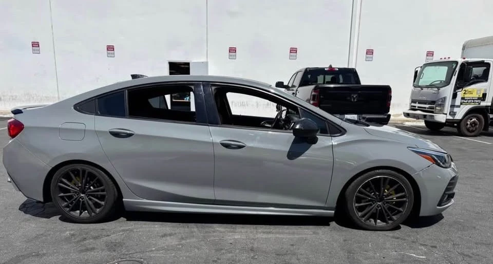 2017 Chevrolet Cruze - Image 2 of 7