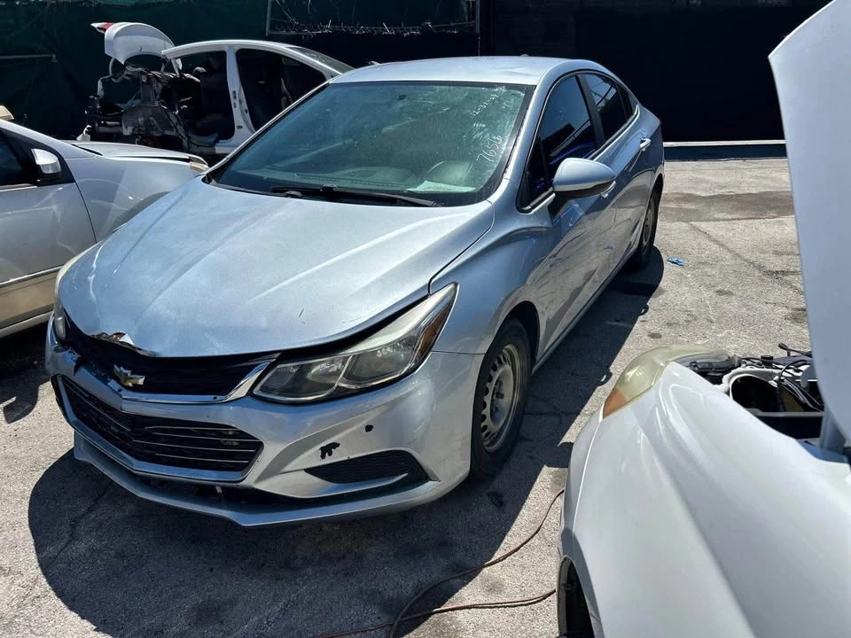 2017 Chevrolet Cruze - Image 4 of 8